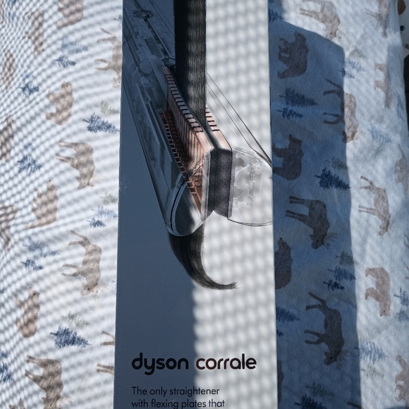 DYSON HAIR STRAIGHTENER